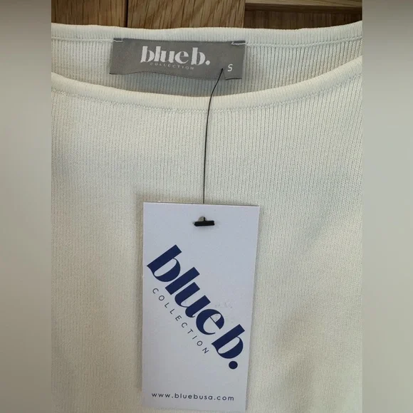 Chic White Sheer Sleeve Blouse - Picture 4 of 4